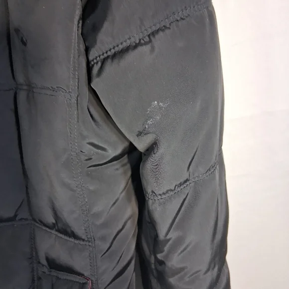 Men's Hilfiger Small Black/Burgundy Lined Full Zip and Button Down Puffer Jacket - Picture 12 of 12